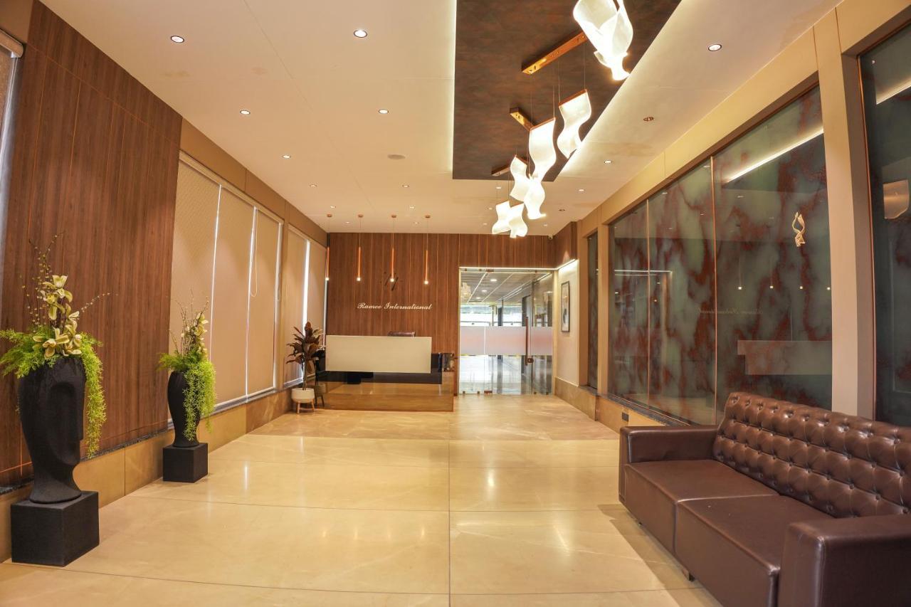 Ramee International Surat Hotel Bagian luar foto
