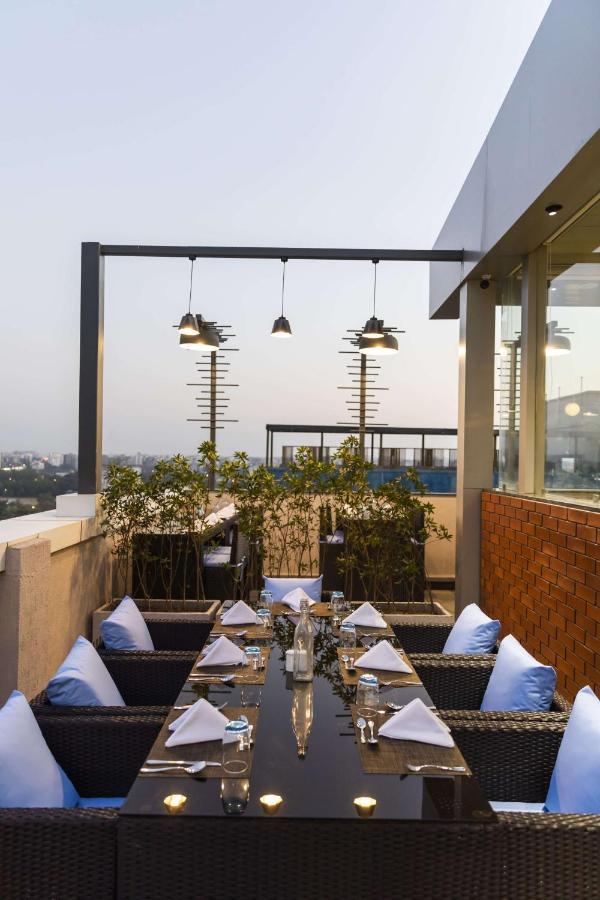 Ramee International Surat Hotel Bagian luar foto