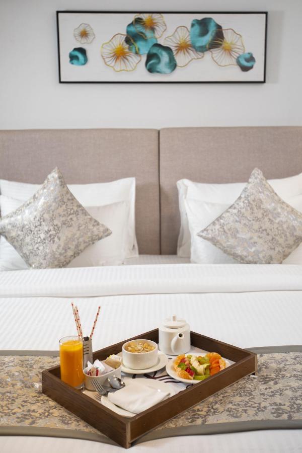 Ramee International Surat Hotel Bagian luar foto