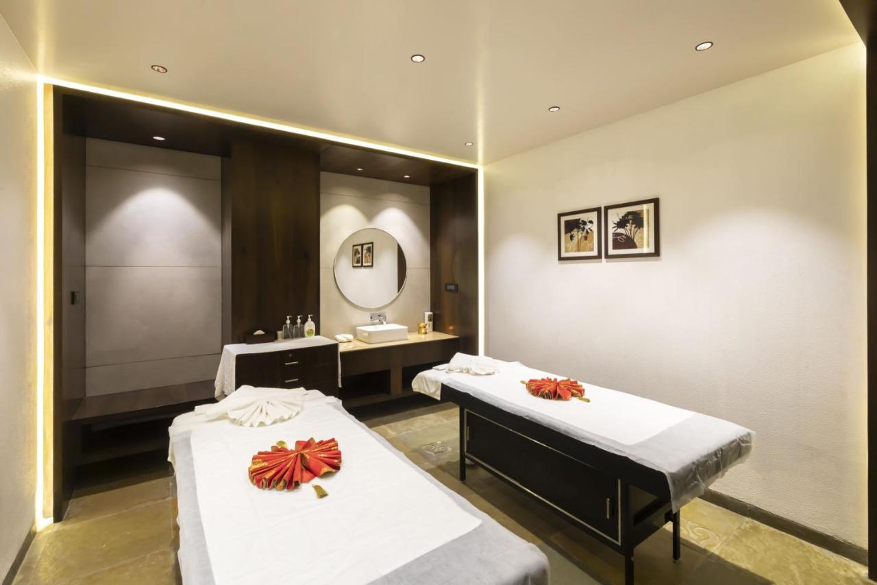 Ramee International Surat Hotel Bagian luar foto