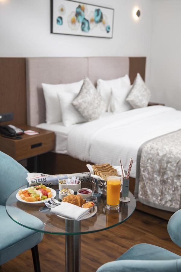 Ramee International Surat Hotel Bagian luar foto