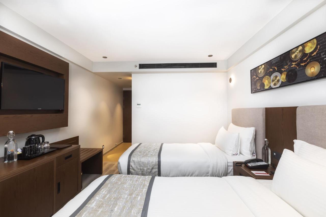 Ramee International Surat Hotel Bagian luar foto