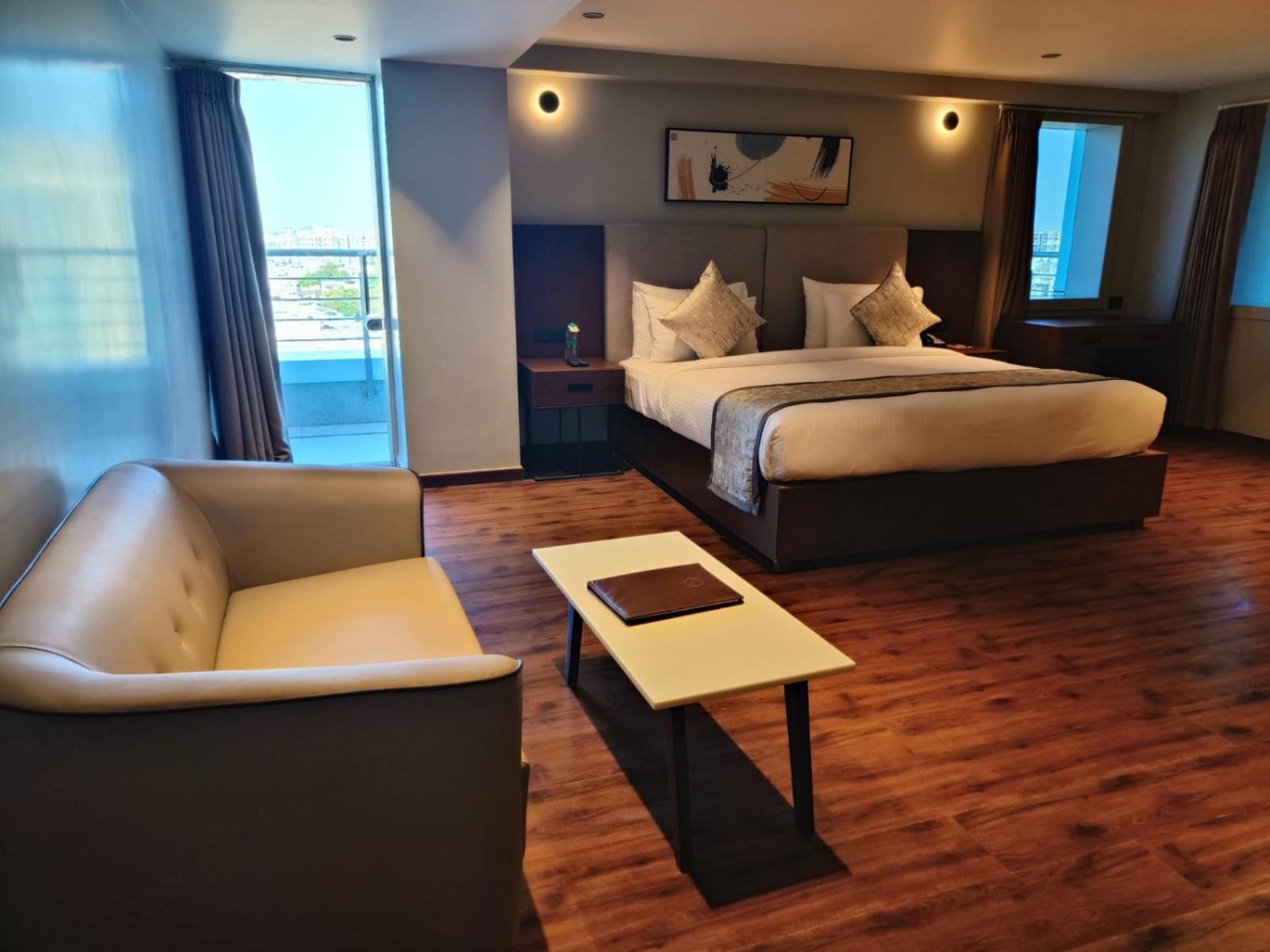 Ramee International Surat Hotel Bagian luar foto