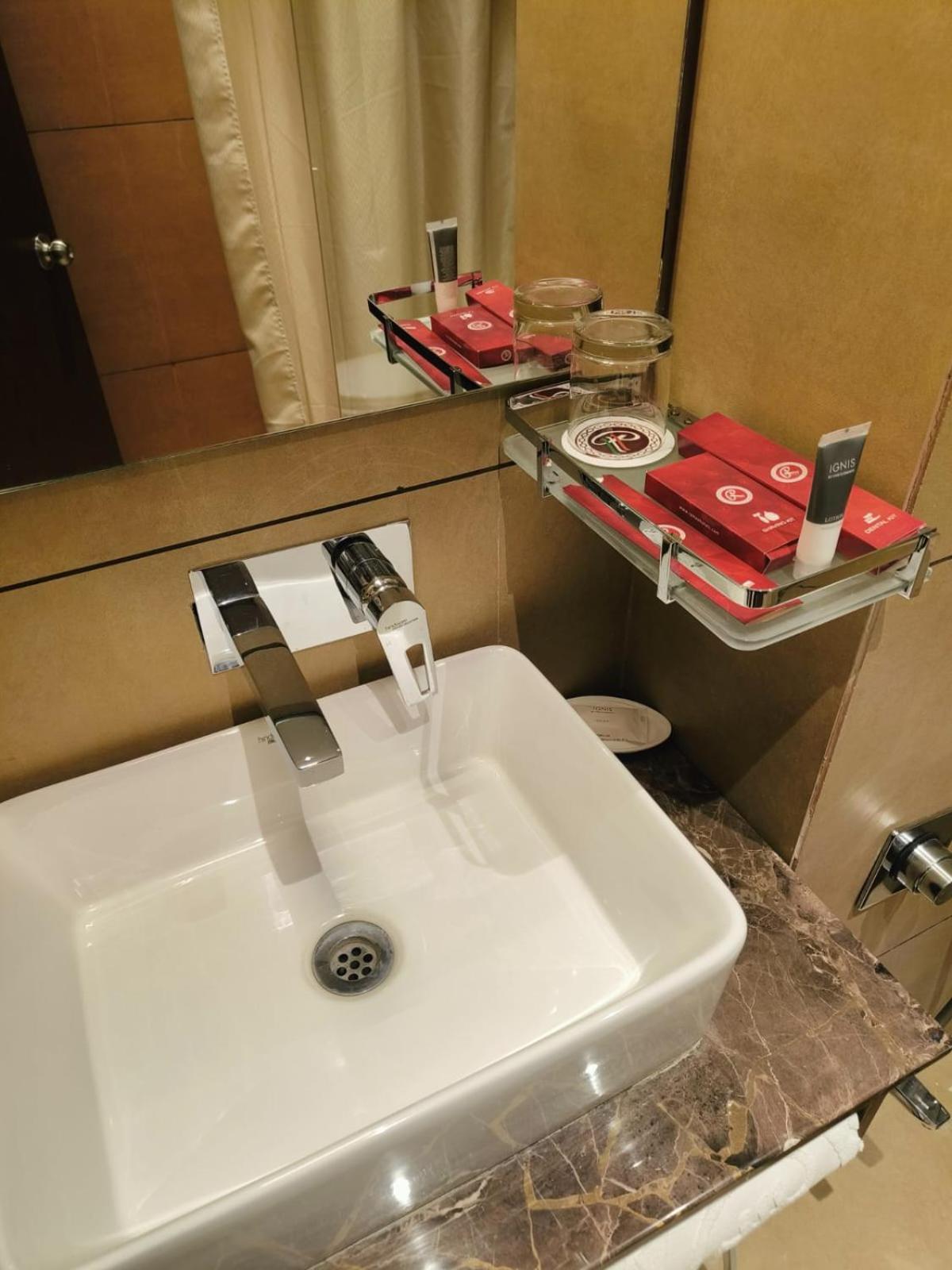 Ramee International Surat Hotel Bagian luar foto