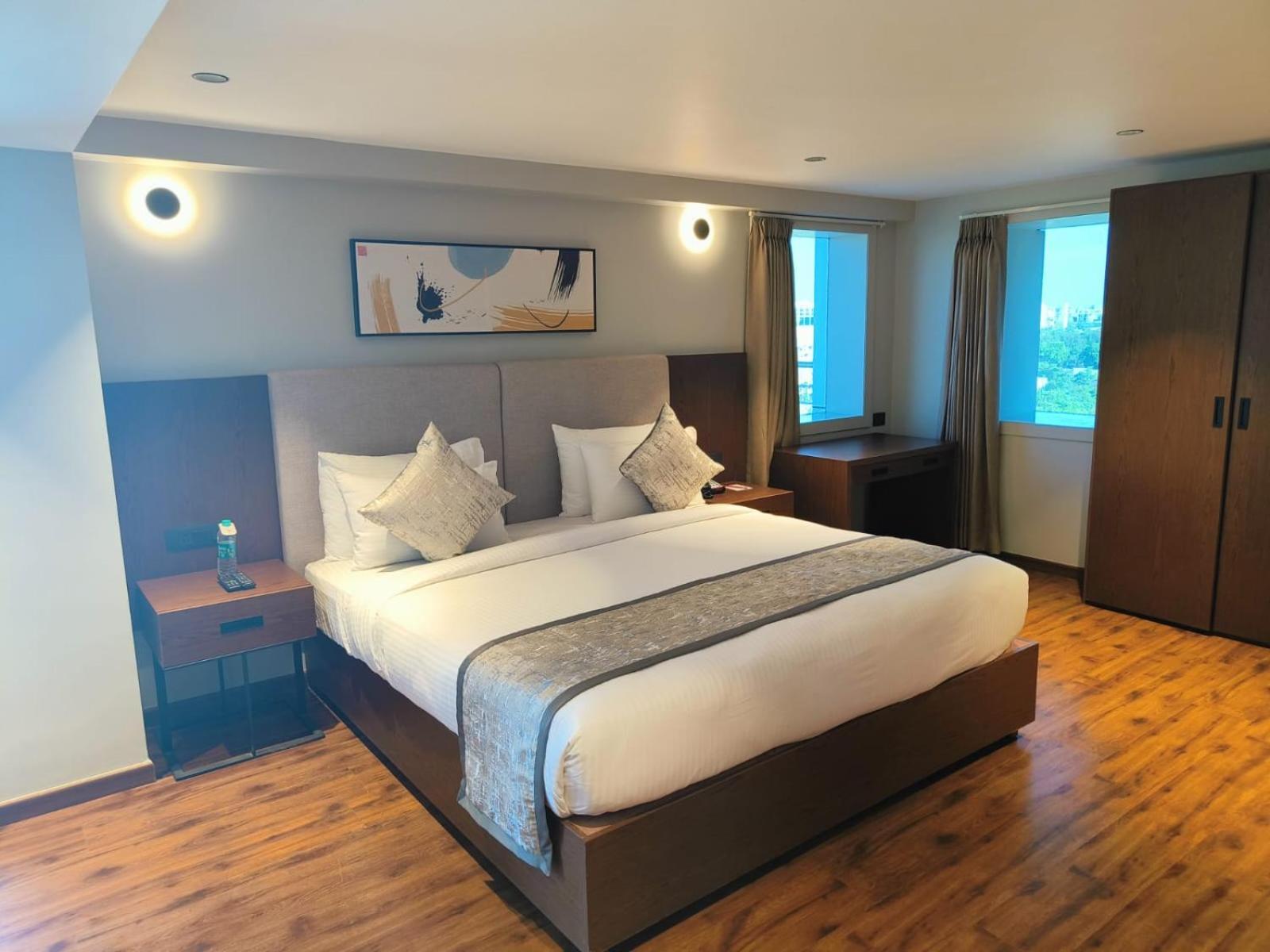 Ramee International Surat Hotel Bagian luar foto