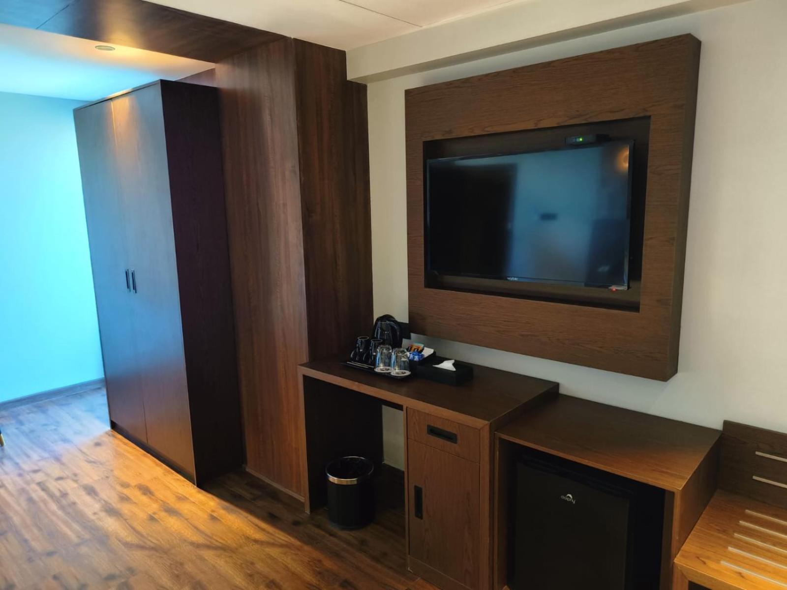 Ramee International Surat Hotel Bagian luar foto