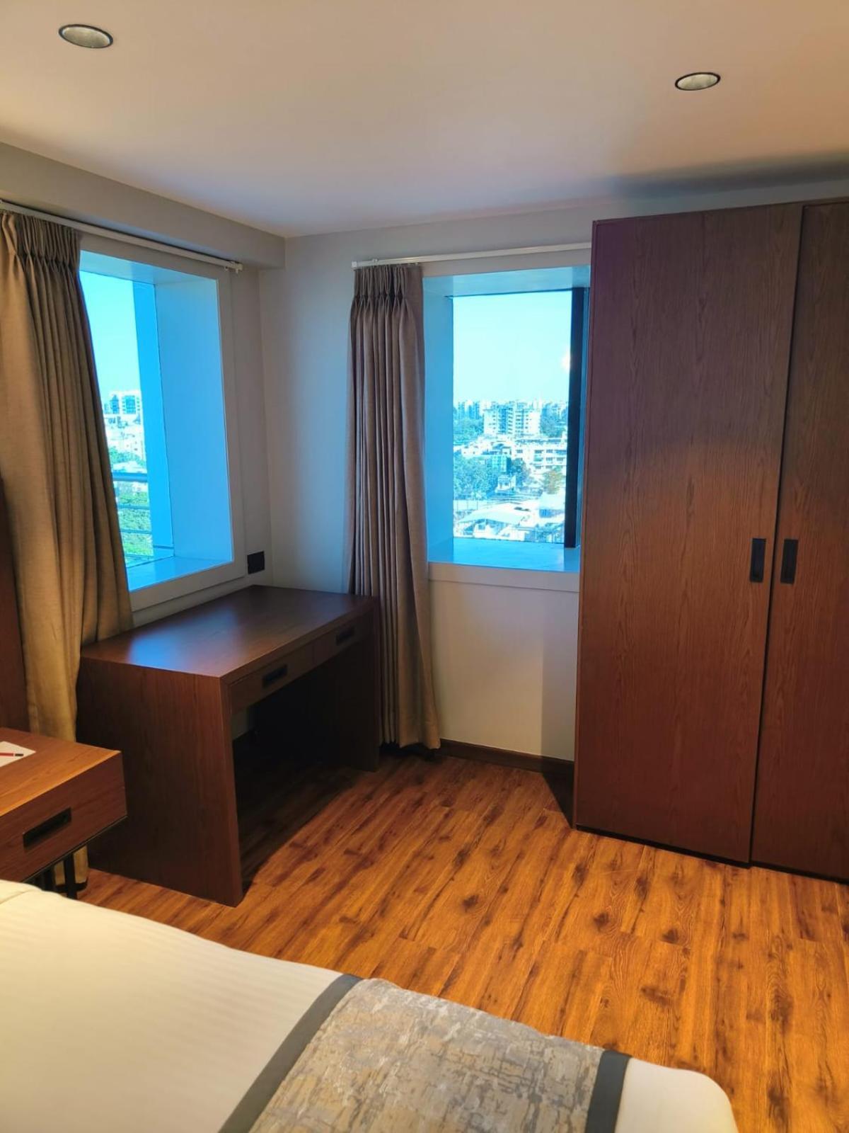 Ramee International Surat Hotel Bagian luar foto