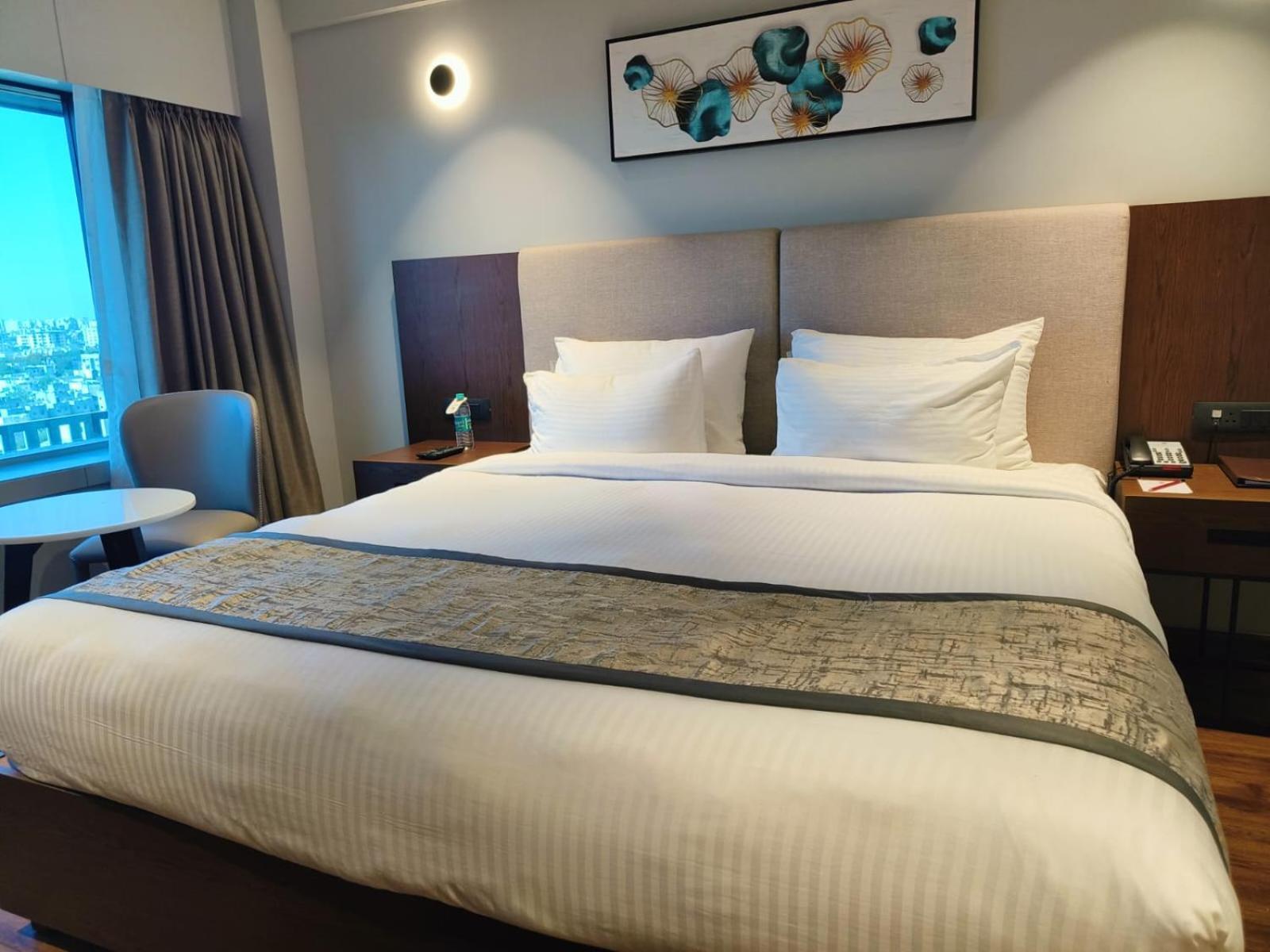 Ramee International Surat Hotel Bagian luar foto